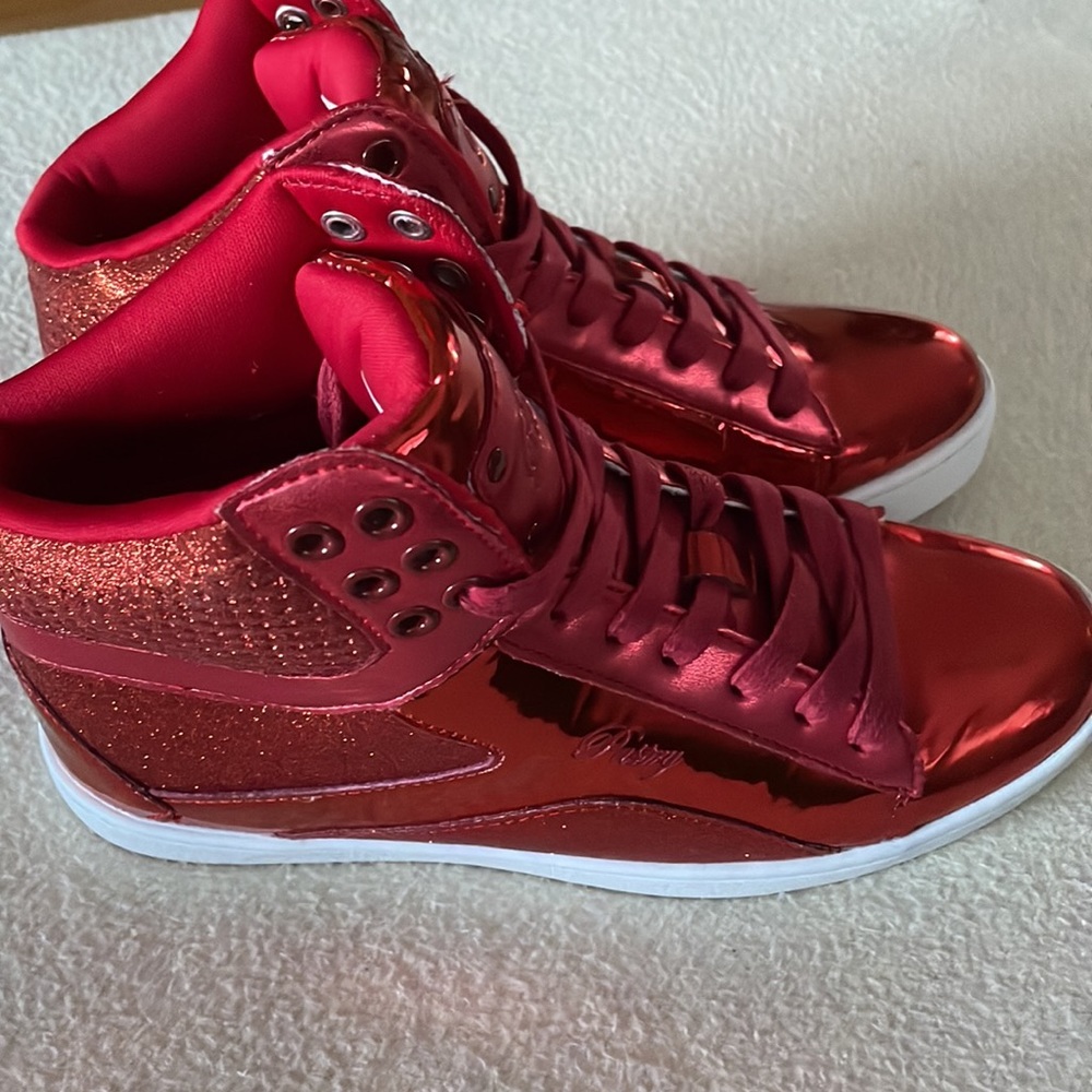 Dance sneaker size 8 women (pastry)  NEW
